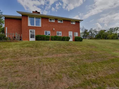 718 Mulberry St, Clyde, NC 28721 photo 2