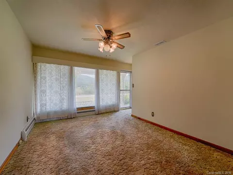 718 Mulberry St, Clyde, NC 28721 photo 5