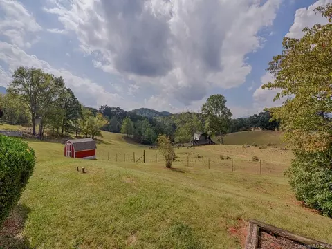 718 Mulberry St, Clyde, NC 28721 photo 3