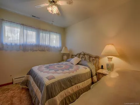 718 Mulberry St, Clyde, NC 28721 photo 11