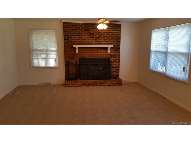 2425 Lynn Dr, Concord, NC 28025 photo 4