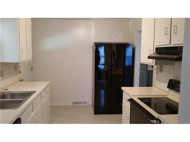 2425 Lynn Dr, Concord, NC 28025 photo 2