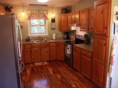 185 Loop Rd, Clyde, NC 28721 photo 2