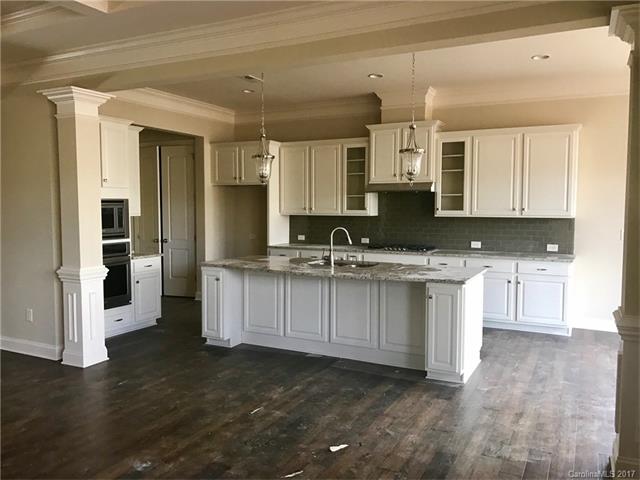 2002 Donovan Dr, Matthews, NC 28104 photo 3