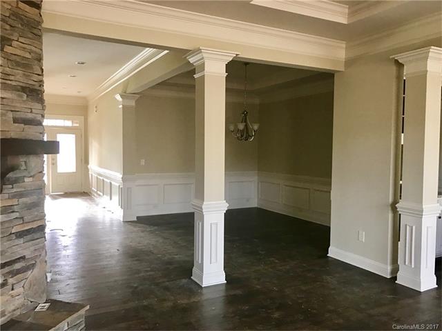 2002 Donovan Dr, Matthews, NC 28104 photo 2