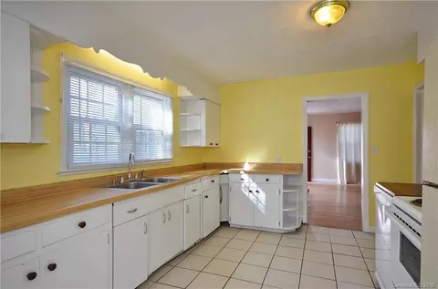9 Maple St, Canton, NC 28716 photo 5