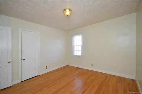 9 Maple St, Canton, NC 28716 photo 7