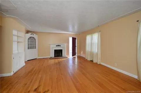 9 Maple St, Canton, NC 28716 photo 2