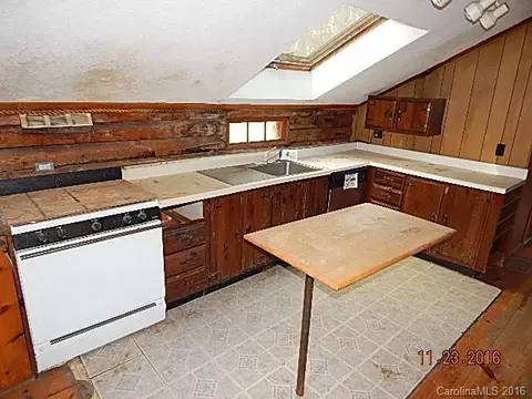 591 Deep Gap Loop Rd, Flat Rock, NC 28731 photo 5