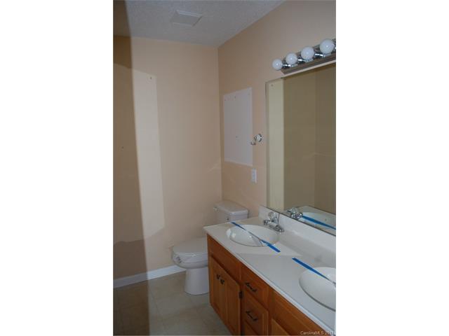 4924 Pond Ct, Conover, NC 28613 photo 9