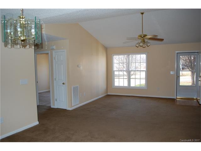 4924 Pond Ct, Conover, NC 28613 photo 2