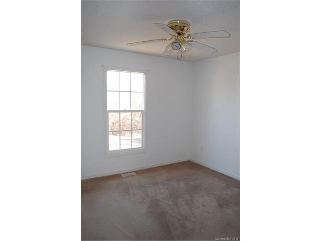 4924 Pond Ct, Conover, NC 28613 photo 12
