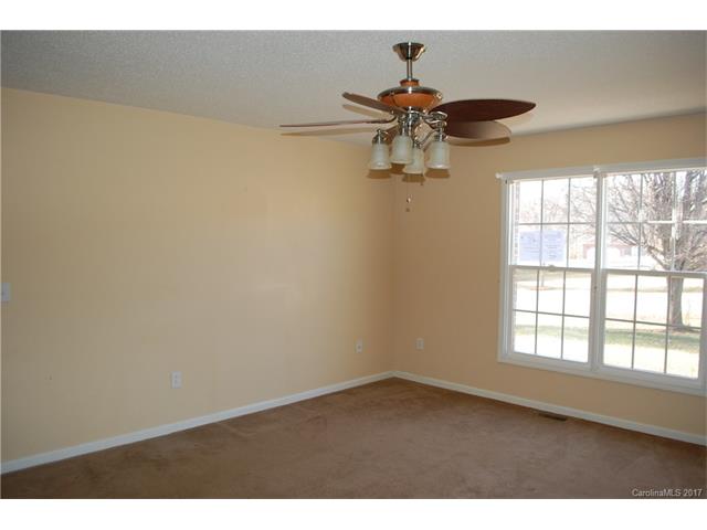 4924 Pond Ct, Conover, NC 28613 photo 10
