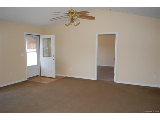 4924 Pond Ct, Conover, NC 28613 photo 3