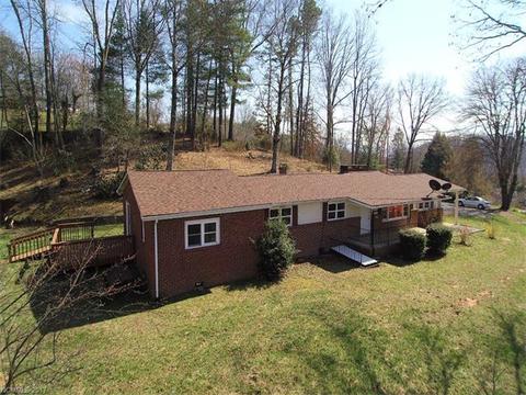 303 Lee St, Sylva, NC 28779 photo 2