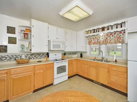3643 Broad St, Clyde, NC 28721 photo 6