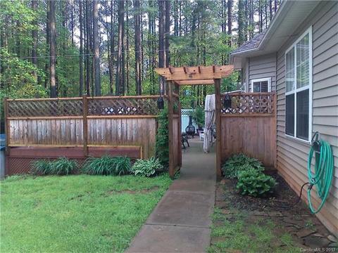1403 Forest Ridge Dr, Stanley, NC 28164 photo 3