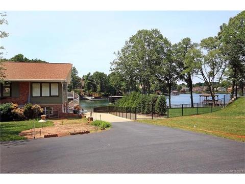 19709 Bustle Rd, Cornelius, NC 28031 photo 2