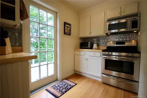 593 E Main St, Brevard, NC 28712 photo 8