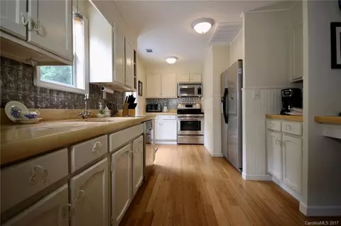593 E Main St, Brevard, NC 28712 photo 6