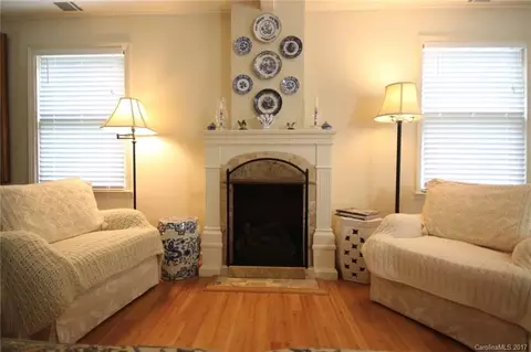 593 E Main St, Brevard, NC 28712 photo 3