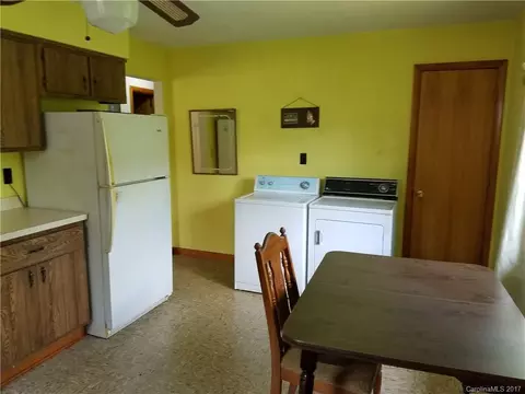 23 Academy St, Marshall, NC 28753 photo 3