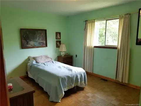 23 Academy St, Marshall, NC 28753 photo 4