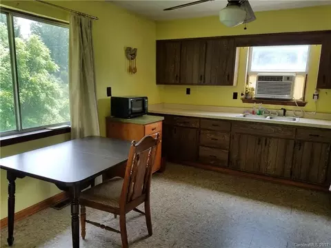 23 Academy St, Marshall, NC 28753 photo 6