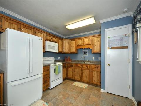 30 Tyler St, Clyde, NC 28721 photo 8