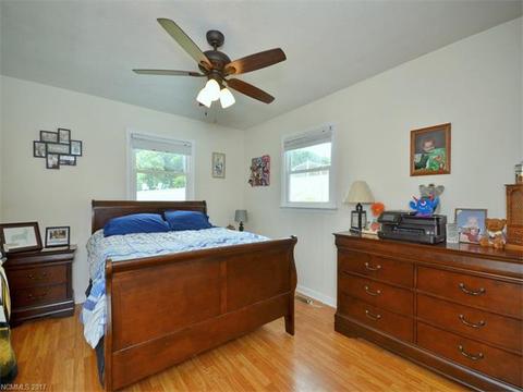 30 Tyler St, Clyde, NC 28721 photo 9