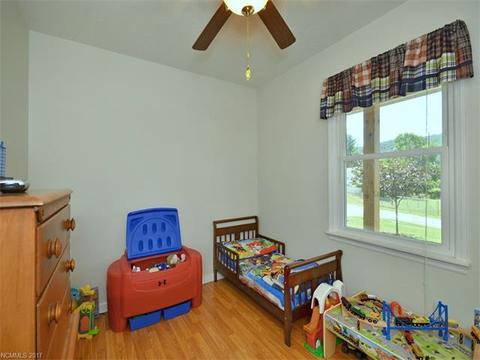 30 Tyler St, Clyde, NC 28721 photo 12