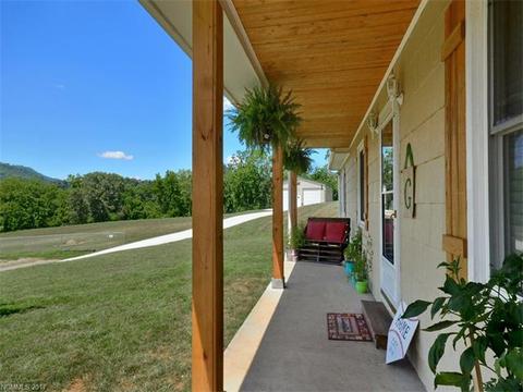 30 Tyler St, Clyde, NC 28721 photo 4