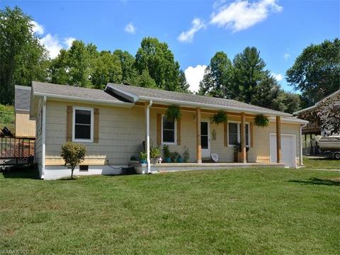 30 Tyler St, Clyde, NC 28721 photo 2