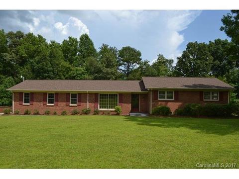 2591 Pineview Dr, Lancaster, SC 29720 photo 1