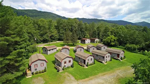 10 Reading Ln, Cullowhee, NC 28723 photo 2
