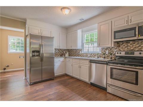 836 E John St, Matthews, NC 28105 photo 4