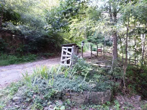 88 Firefly Pl, Clyde, NC 28721 photo 2
