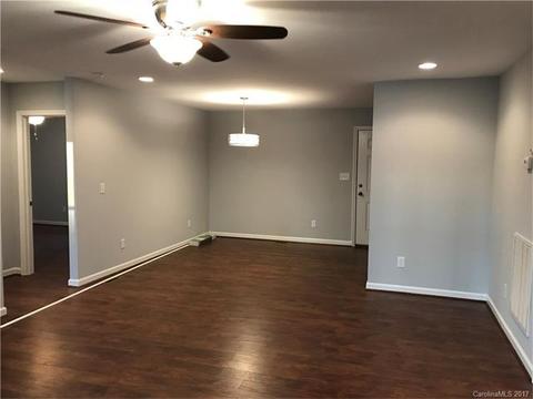 2942 Loop Rd, Lincolnton, NC 28092 photo 2