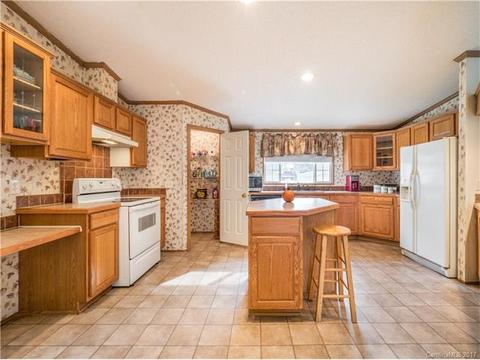 1933 Bison Trl, Maiden, NC 28650 photo 6