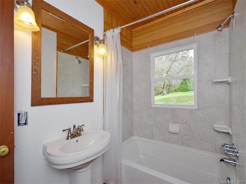 823 Crabtree Rd, Spruce Pine, NC 28777 photo 9