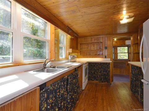 823 Crabtree Rd, Spruce Pine, NC 28777 photo 7