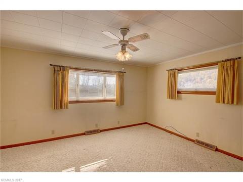 252 Falls Cir, Sylva, NC 28779 photo 10