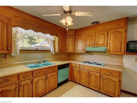 252 Falls Cir, Sylva, NC 28779 photo 6