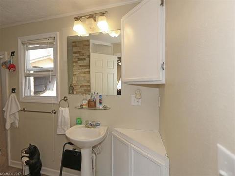 101 Lee Rd, Clyde, NC 28721 photo 8