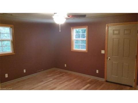 180 Maple St, Clyde, NC 28721 photo 6