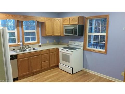180 Maple St, Clyde, NC 28721 photo 4