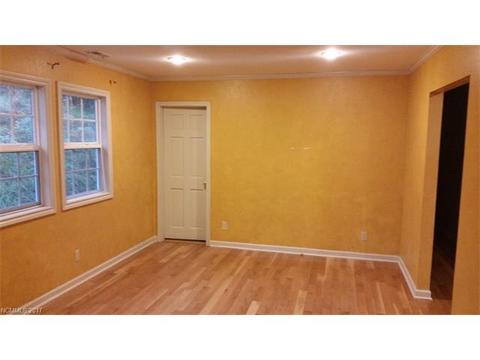 180 Maple St, Clyde, NC 28721 photo 2