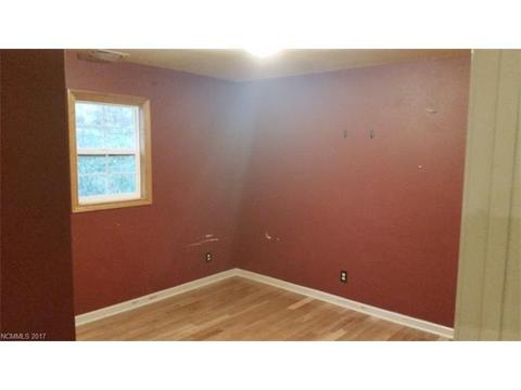 180 Maple St, Clyde, NC 28721 photo 7