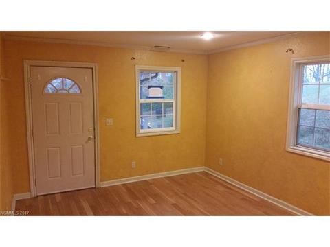 180 Maple St, Clyde, NC 28721 photo 3