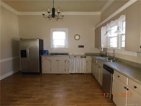 207 E 10th St, Kannapolis, NC 28083 photo 2
